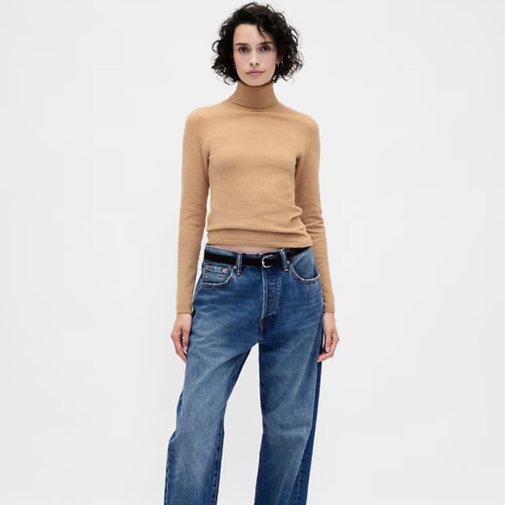 GAP Women's tan 100% merino wool light turtle neck